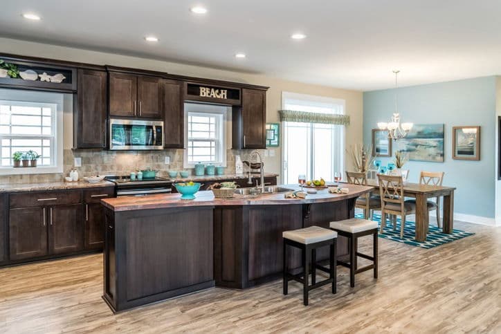 Oakmont 42623a kitchen home features