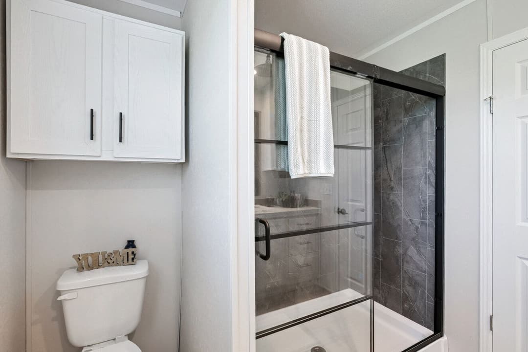 Valor 16763n bathroom home features