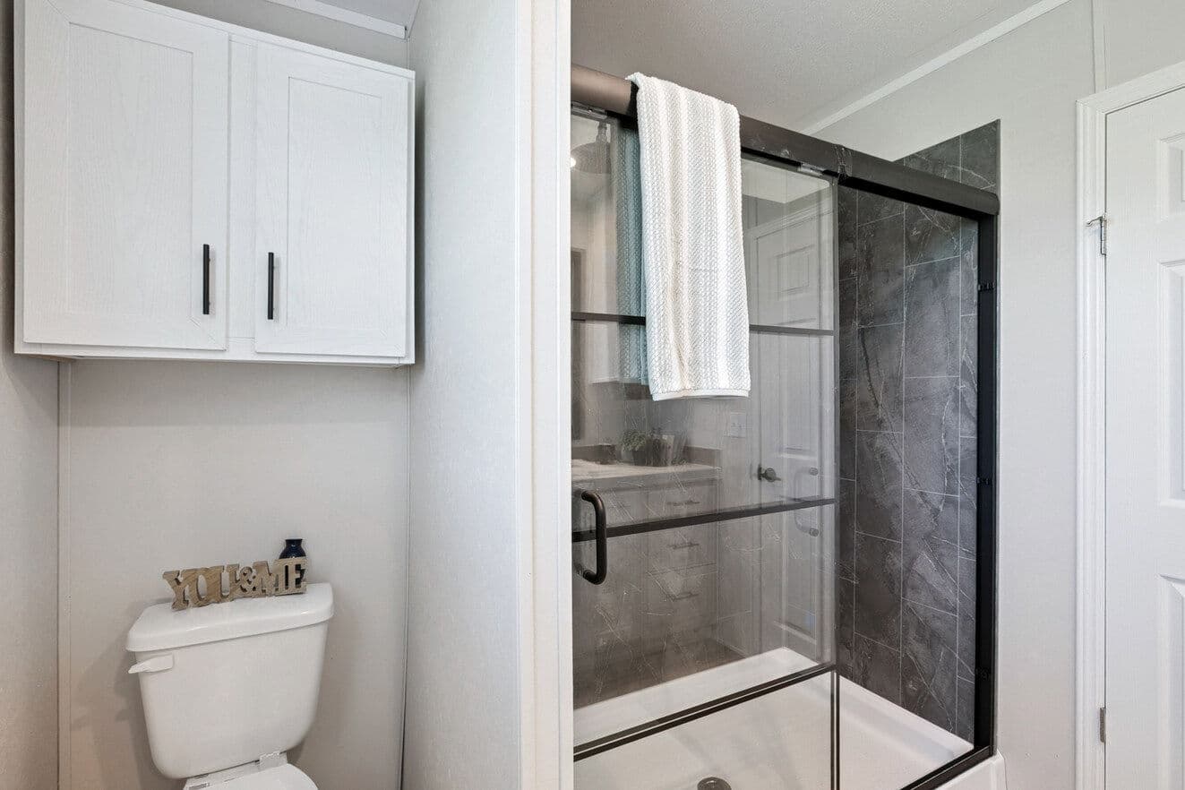 Valor 16763n bathroom home features