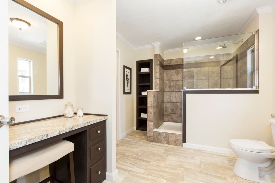 Woodbridge i bathroom home features