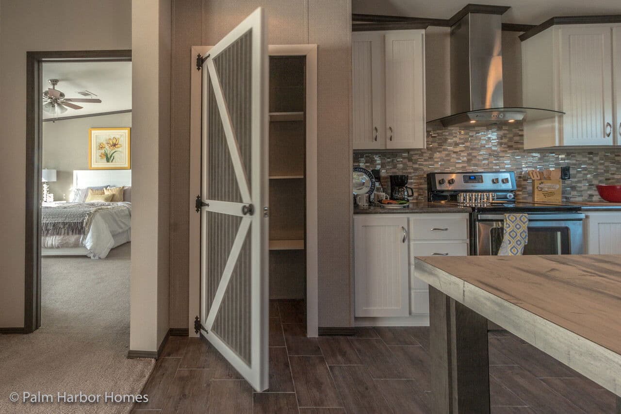 Carrington 30744c kitchen home features