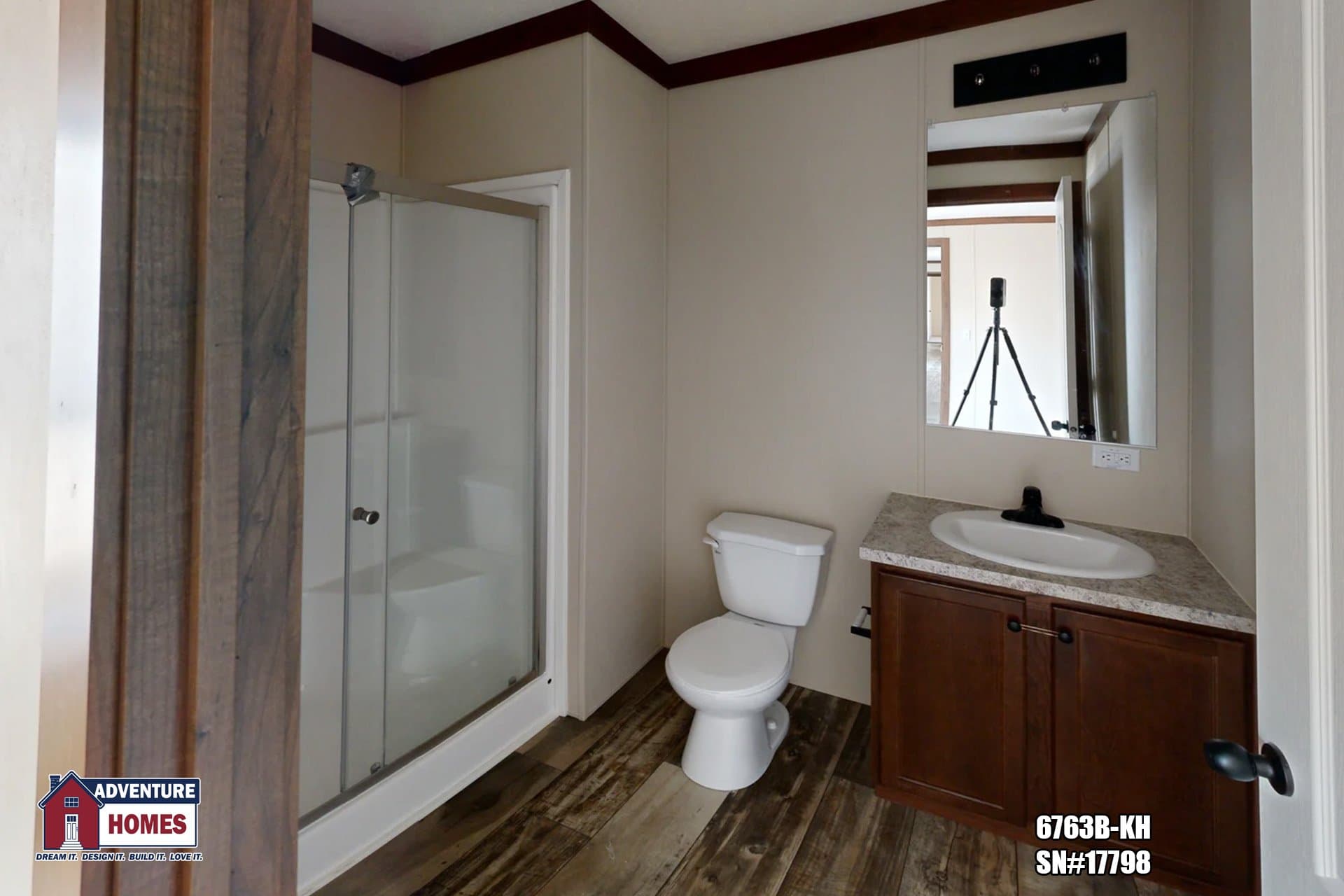 6763b-kh bathroom home features