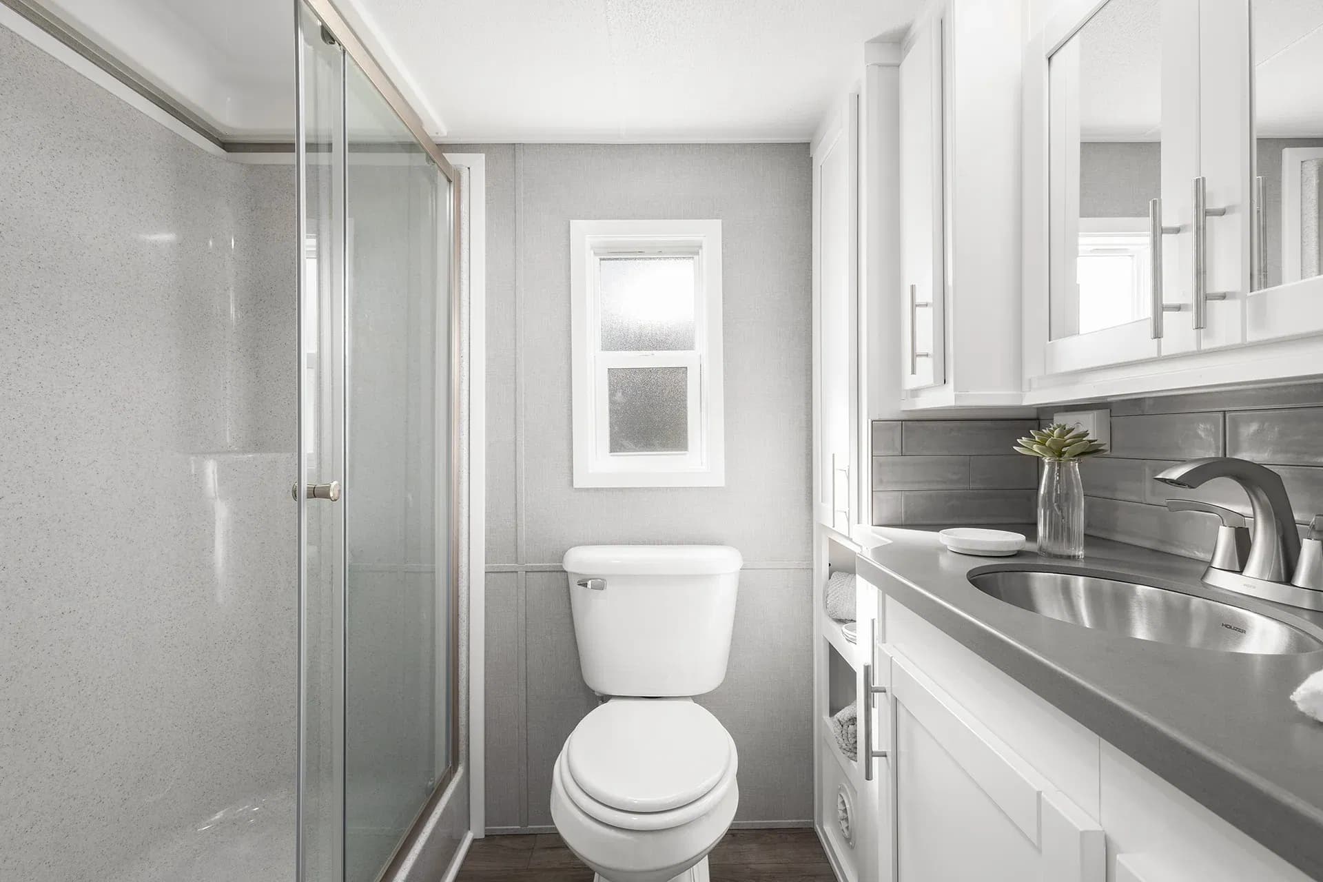 Eldorado 9043 bathroom home features