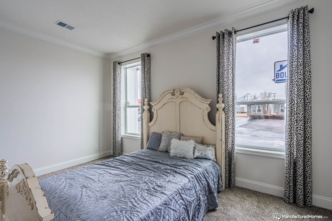 Jasmine i bedroom home features