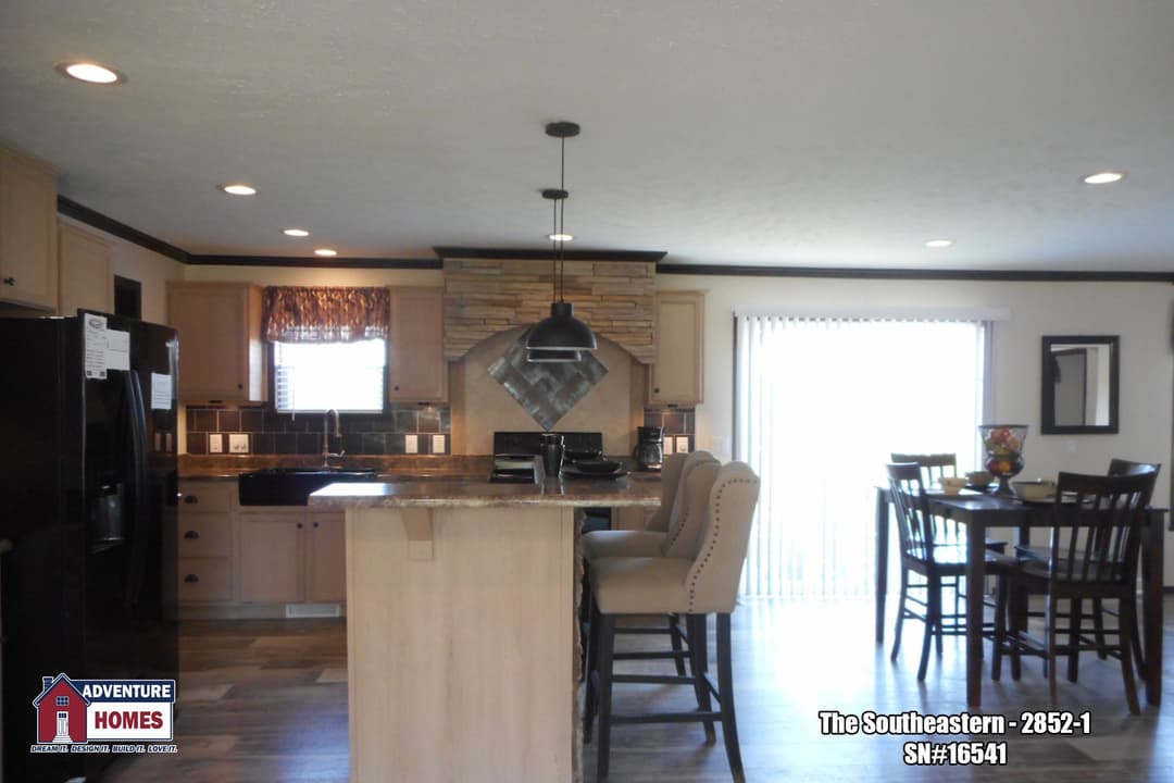 Southeastern | 2852-1 kitchen home features