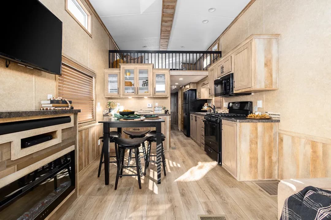 Lakeside 8043k interior home features