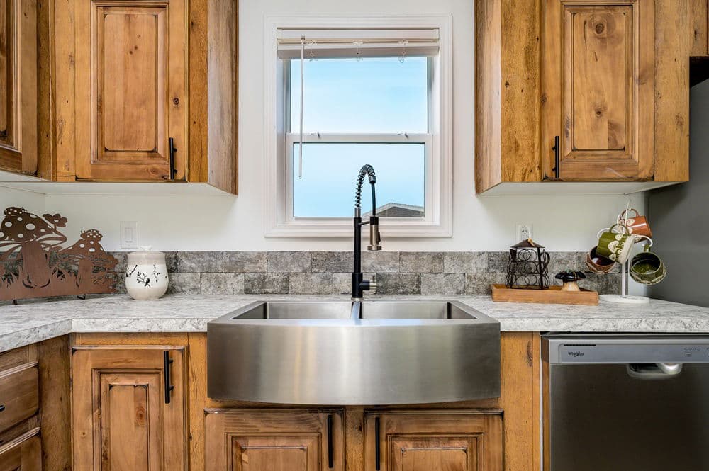 Kinderlou kitchen home features