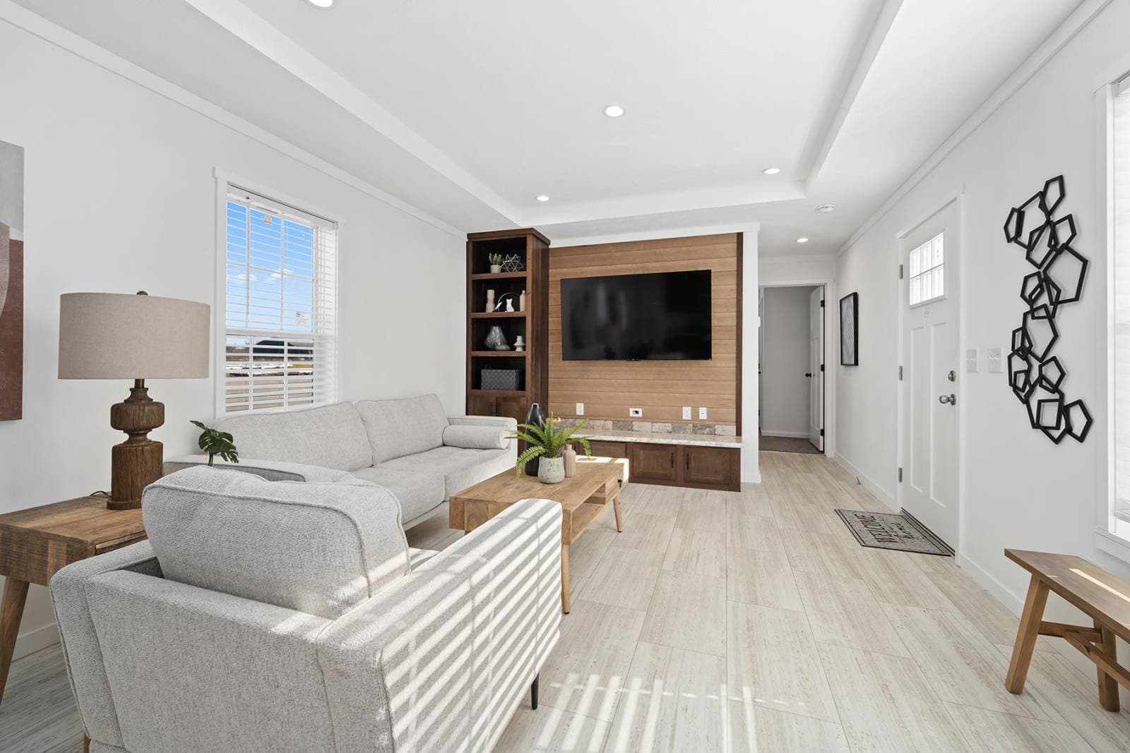 Ensure max hero and interior home features