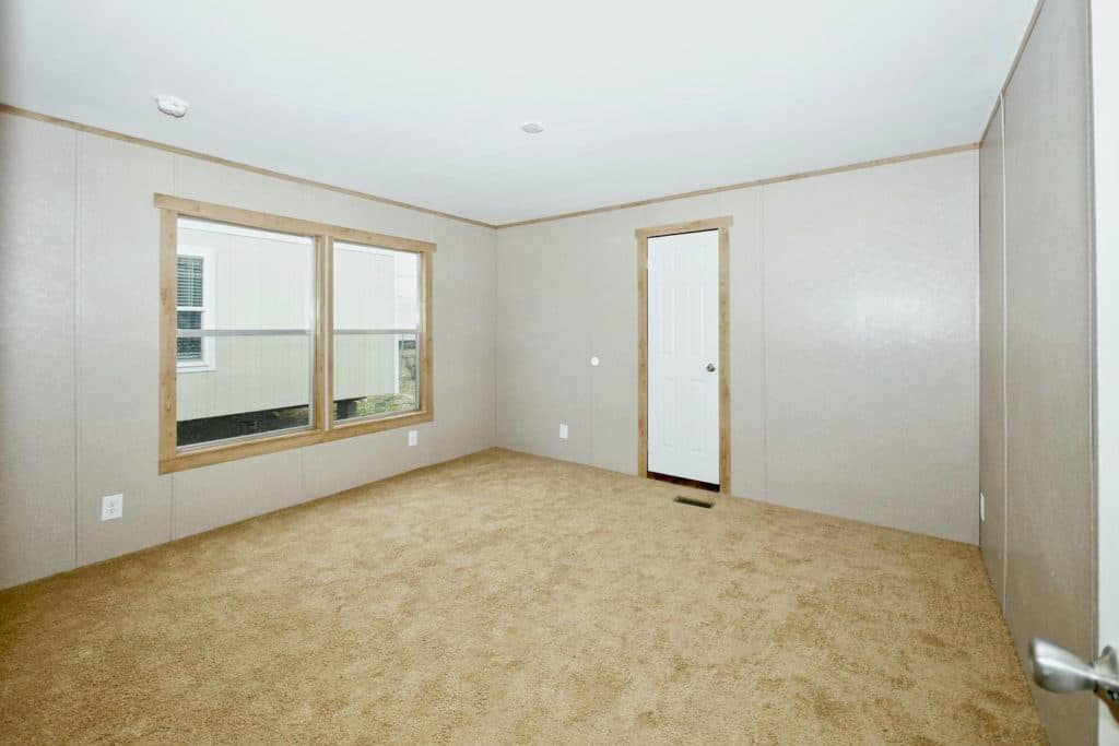 Orion 9176 bedroom home features