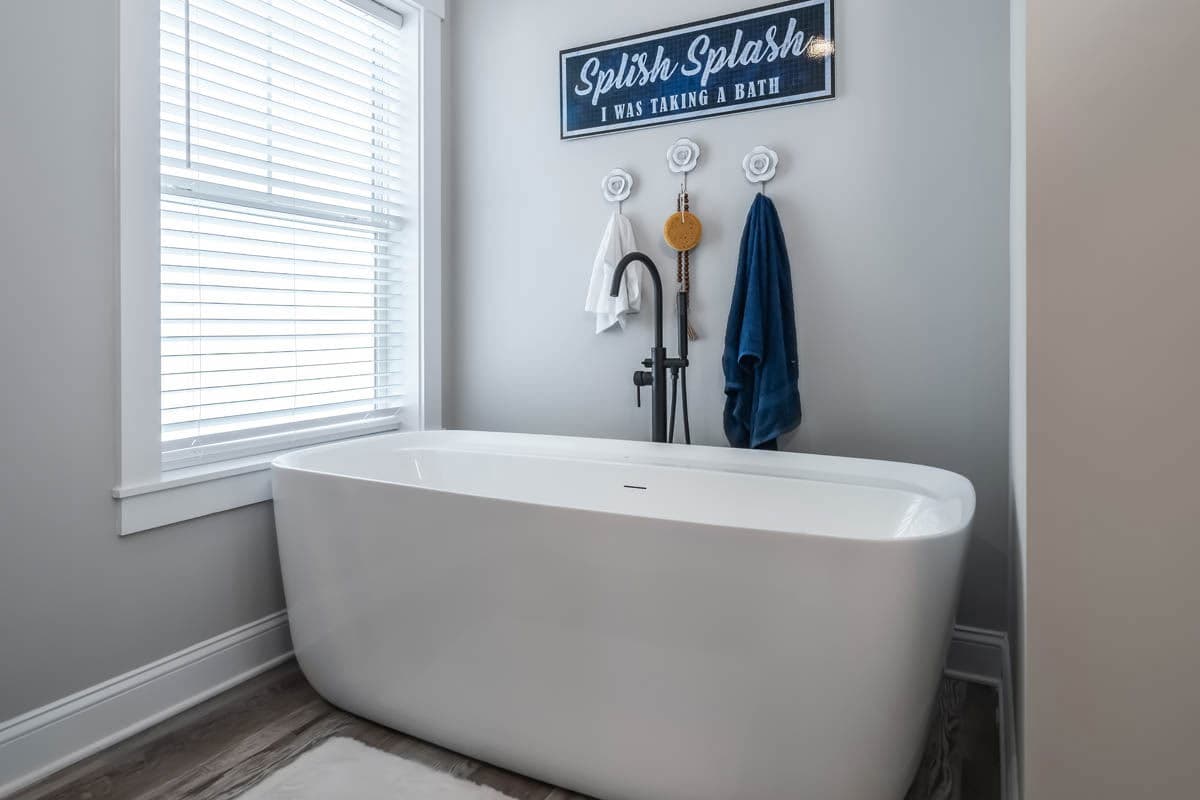 Sparta ranch bathroom home features