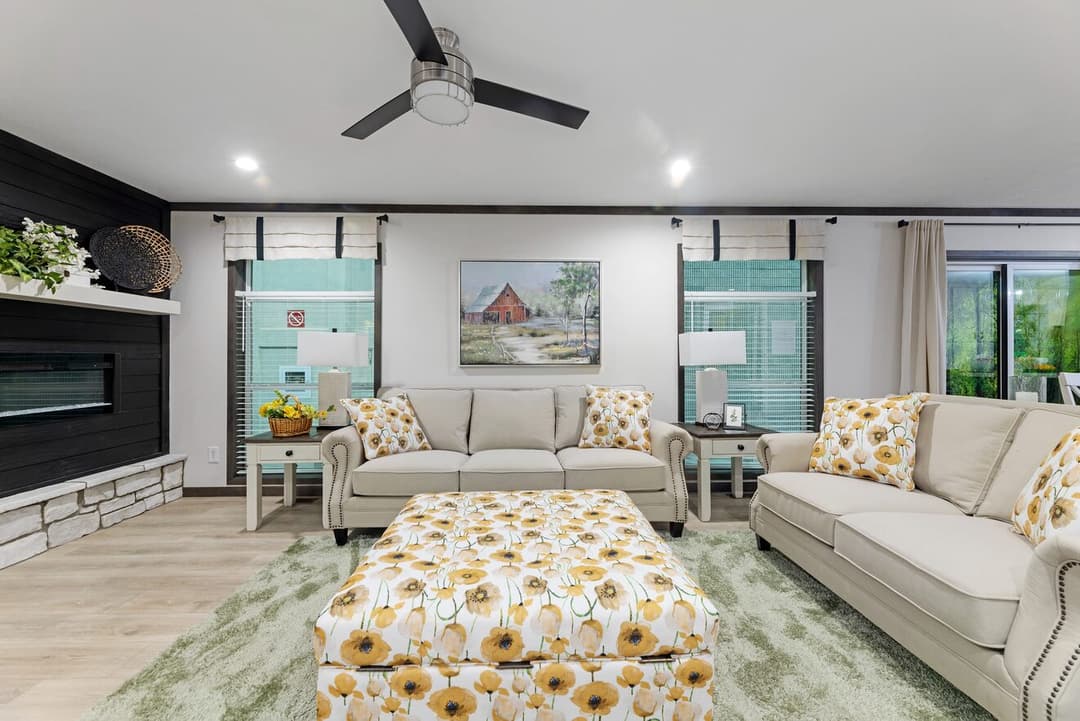 Houghton 24036 interior home features