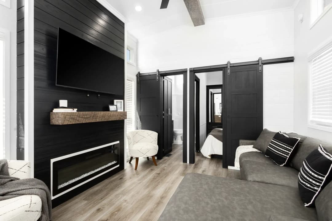 Island 6430p interior home features