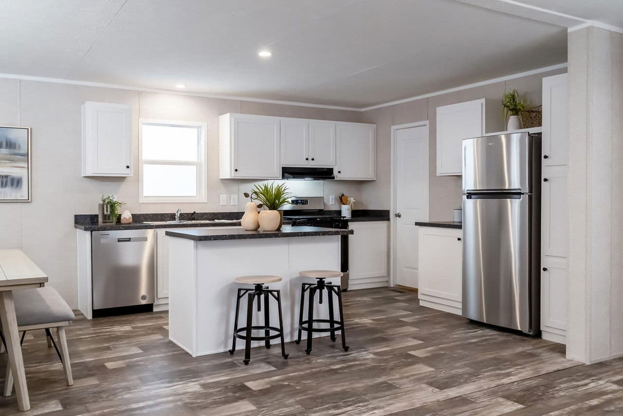 Pinnacle 3904 kitchen home features