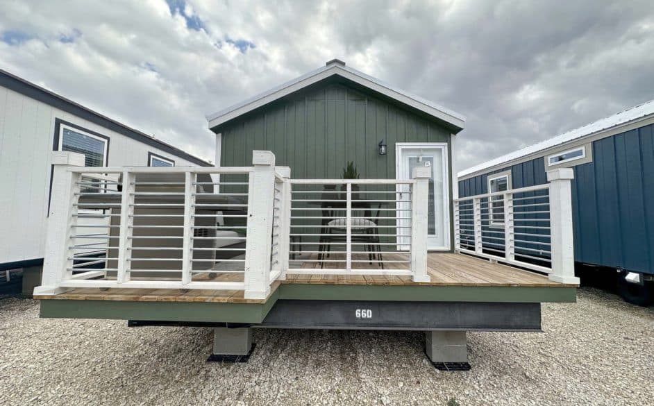 Starling d44ep8 elevation and exterior home features