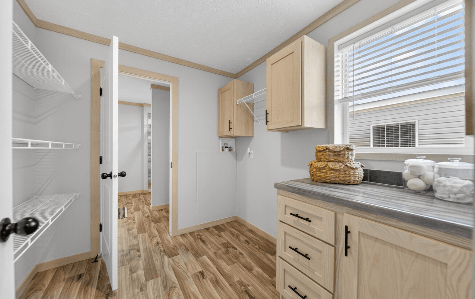 Kodiak 28724x interior home features