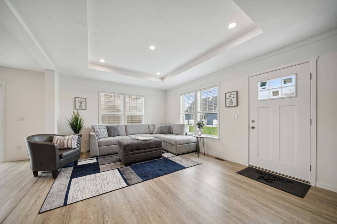 Encore interior home features