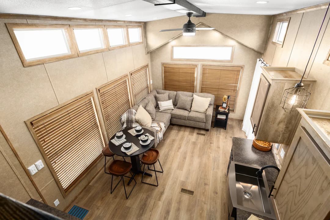 Island 4809b interior home features