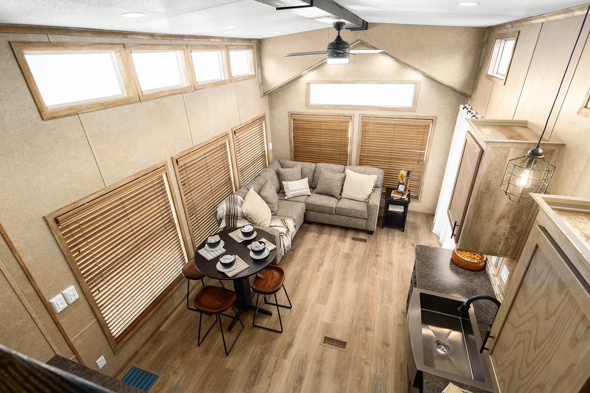 Island 4809b interior home features