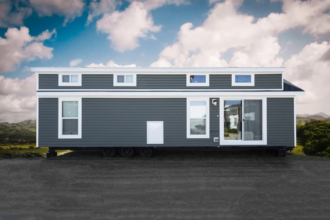 Lakeside 8113 elevation and exterior home features