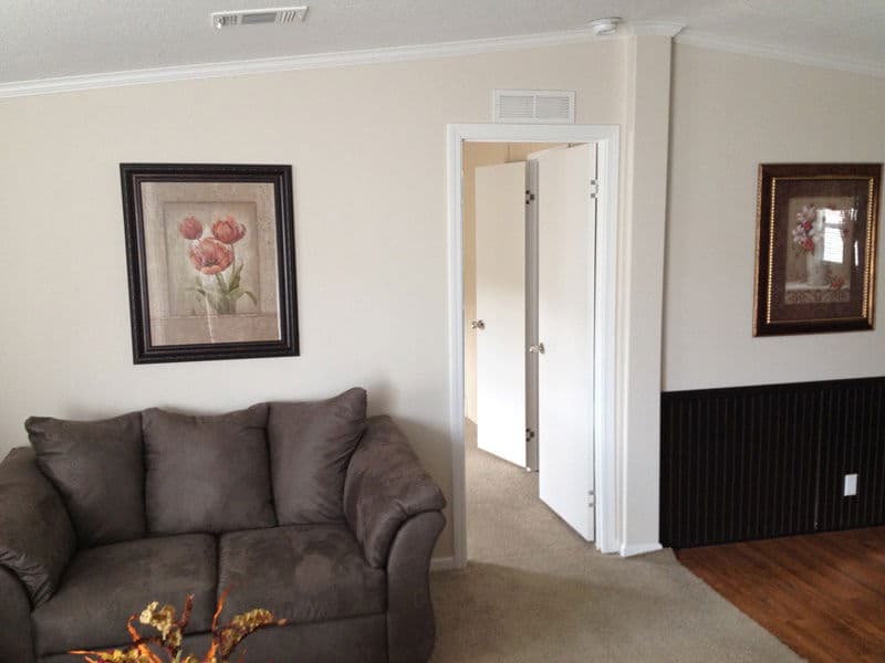 Scott 2852 interior home features