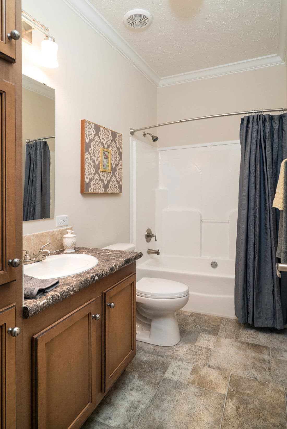 3545 jamestown bathroom home features