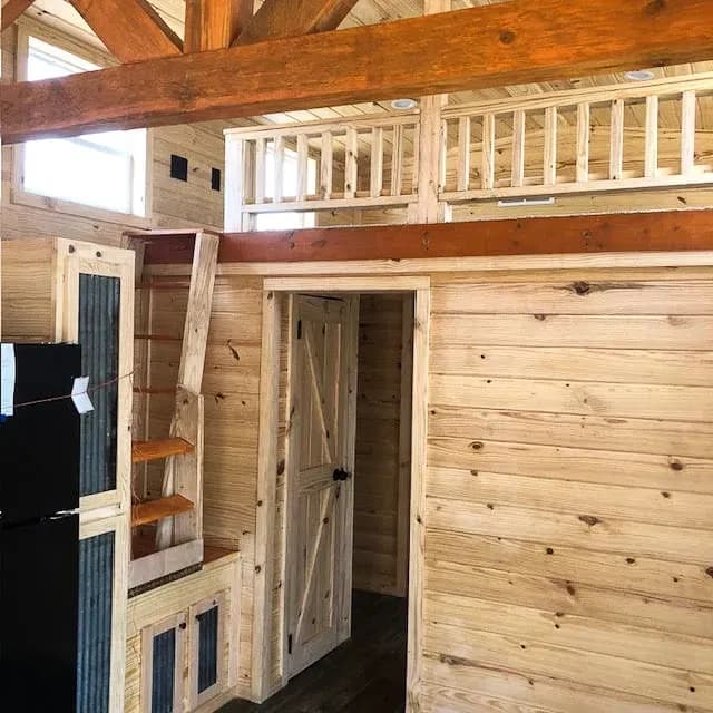 Happy trails | 4b 110 interior home features