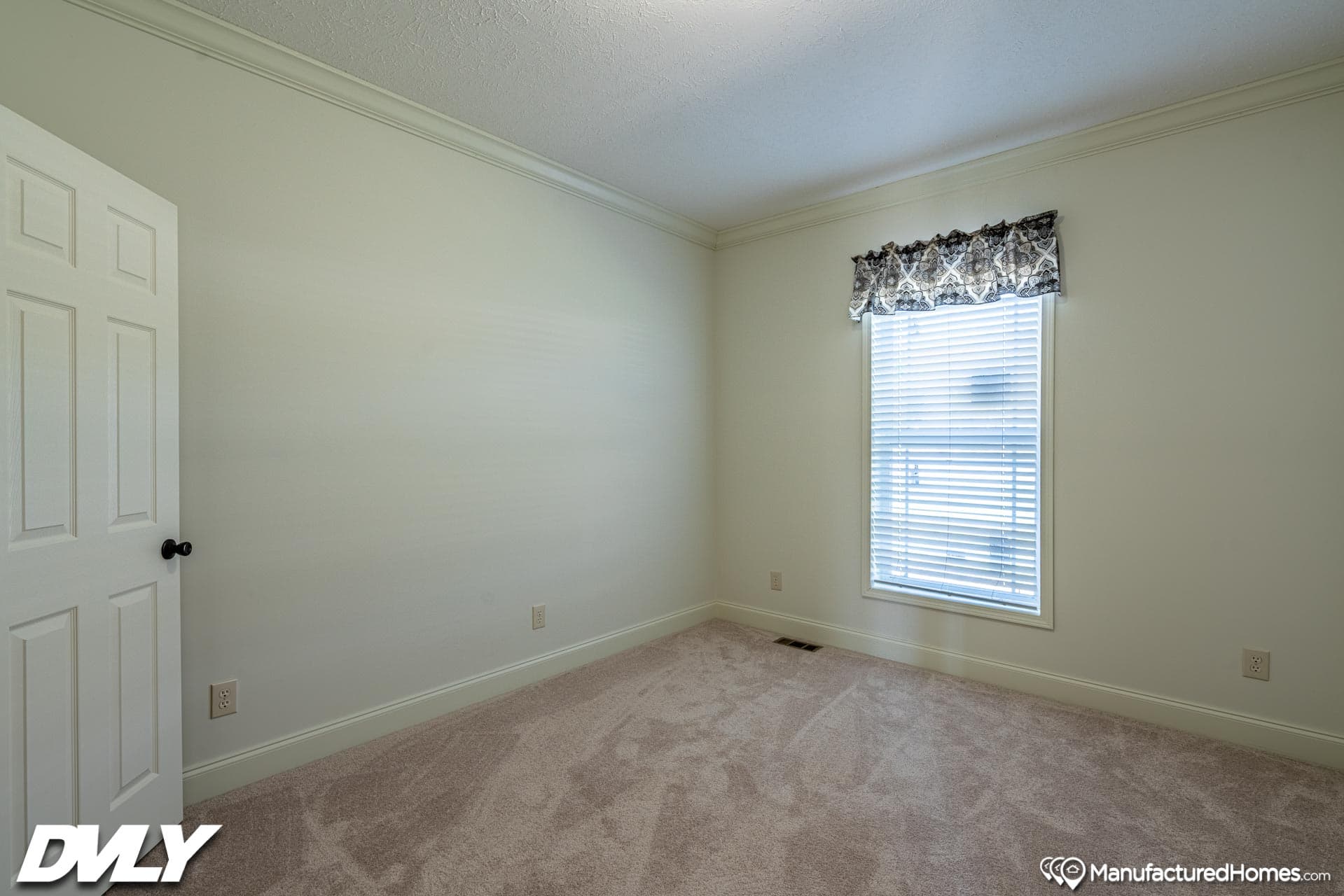 Orchard house (study) bedroom home features