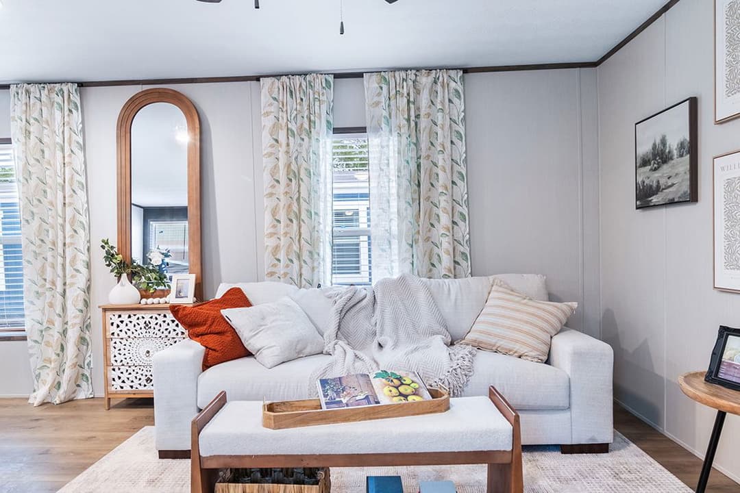 Select 16723i interior home features