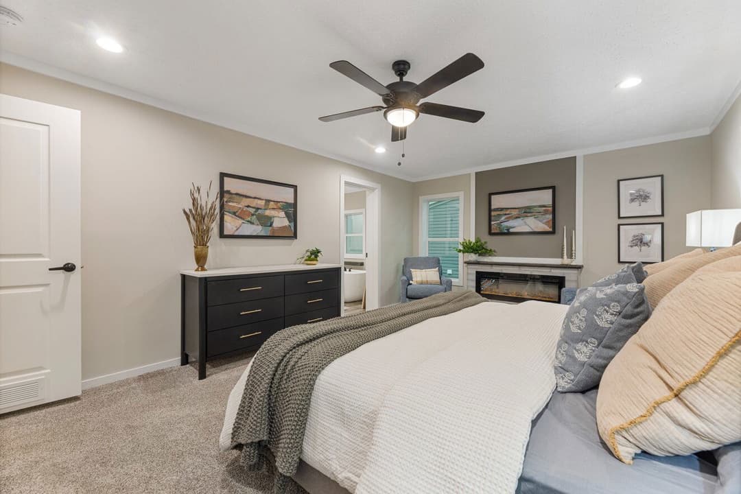 Stratos 28643b bedroom home features