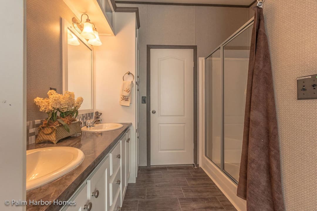 Arlington 30483a bathroom home features