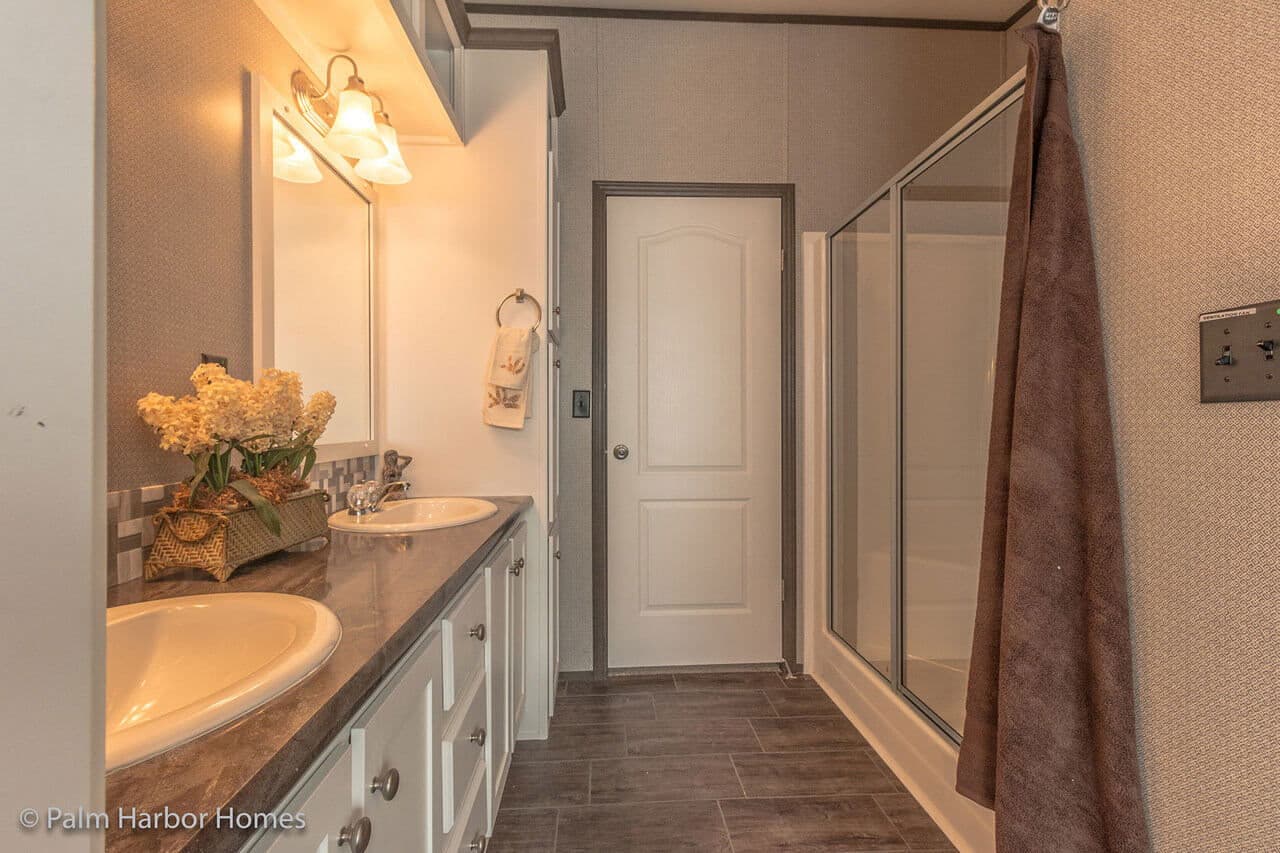Arlington 30483a bathroom home features