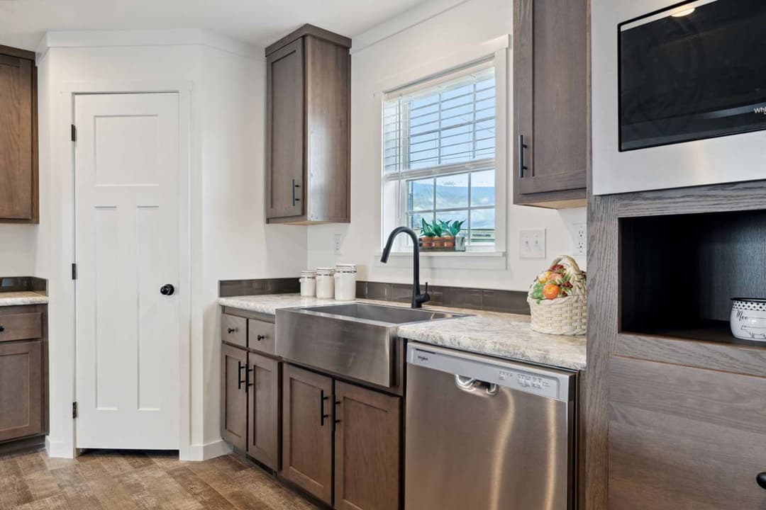 Elevate 60 kitchen home features