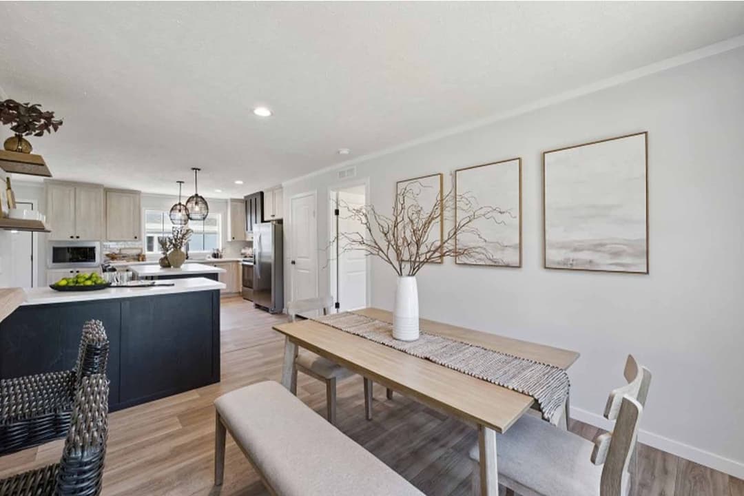 Axis 32563n interior home features