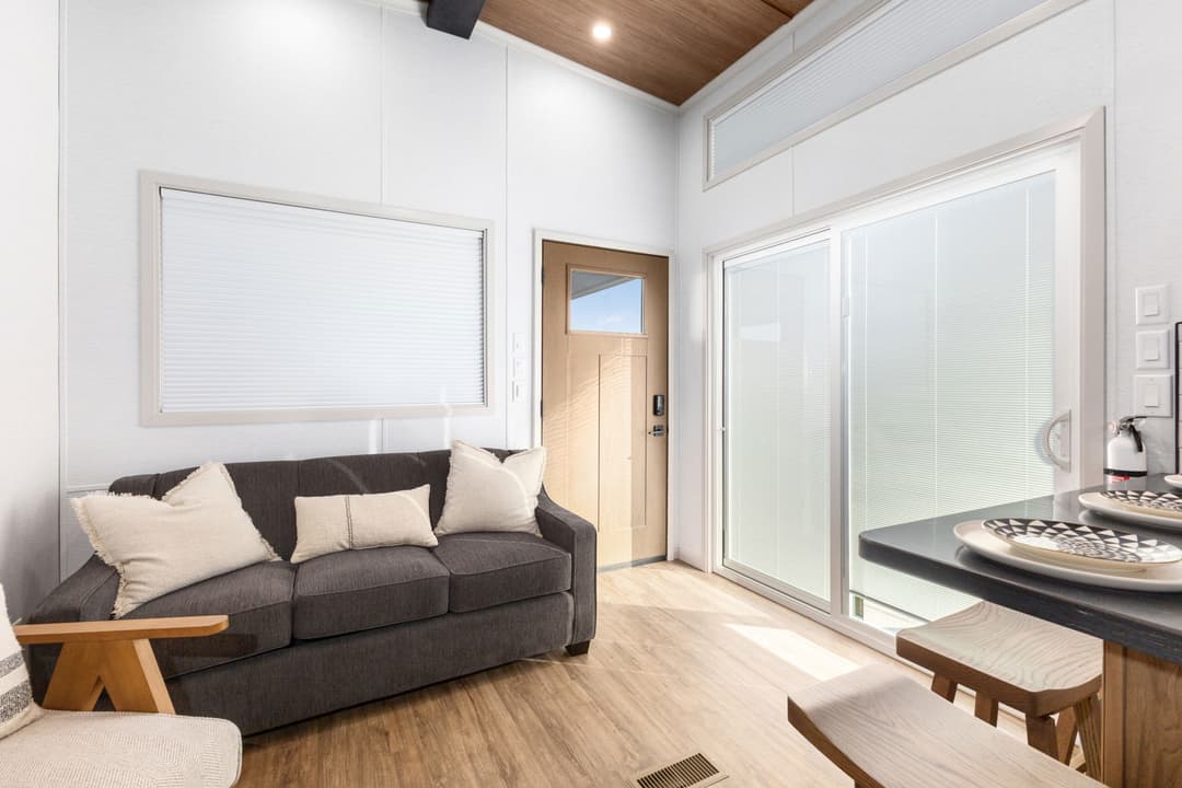 Eldorado 9099pwd interior home features