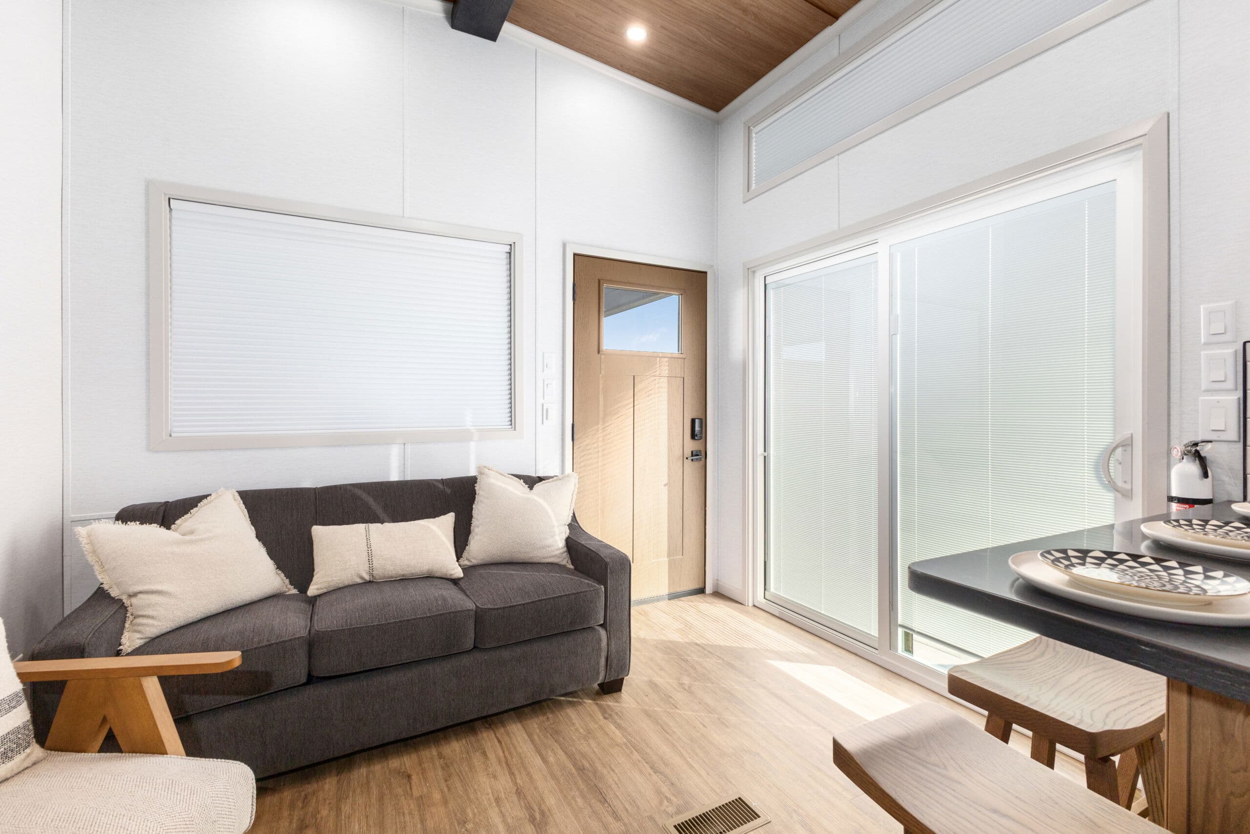 Eldorado 9099pwd interior home features