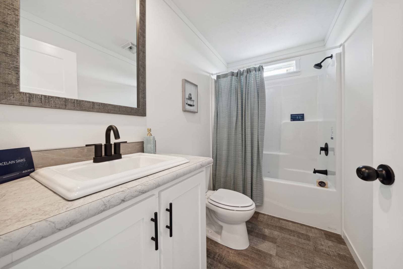 Pursuit bathroom home features