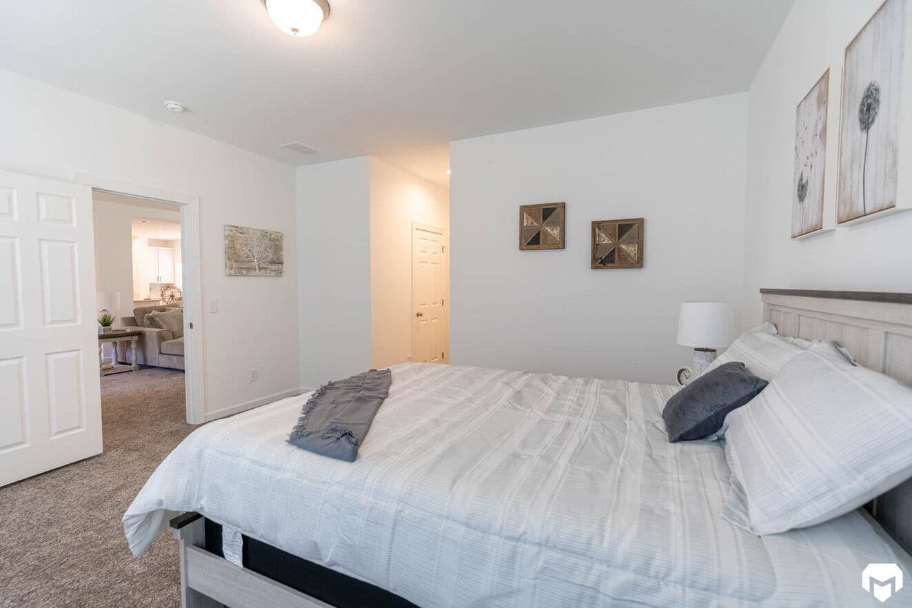 Elite 2.1 32683c bedroom home features