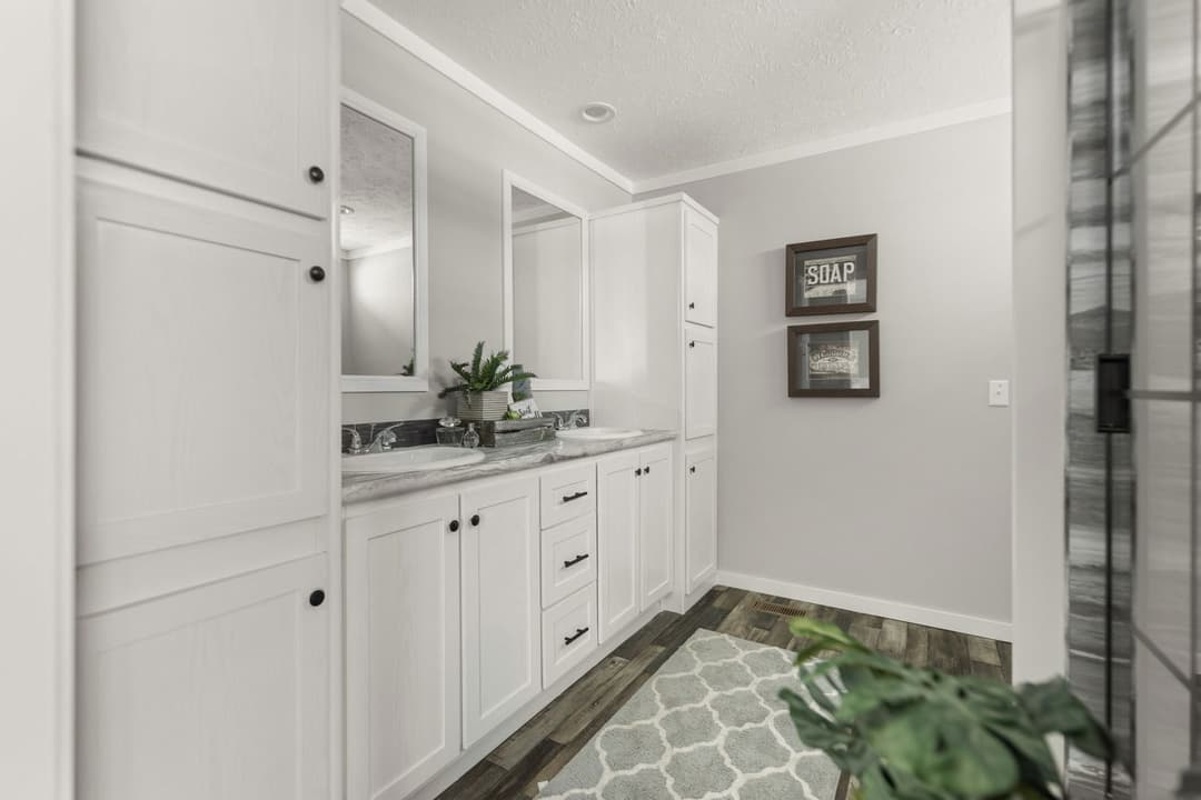 Bella 28483h bathroom home features