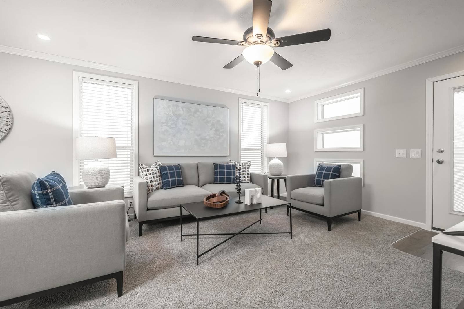 N621 interior home features