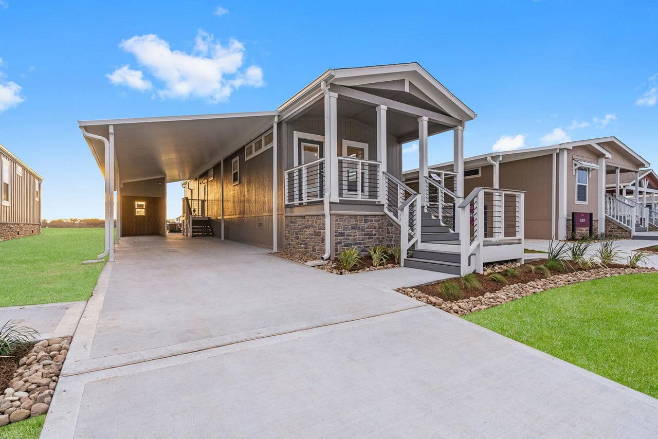 Innovation 1668h hero, elevation, and exterior home features