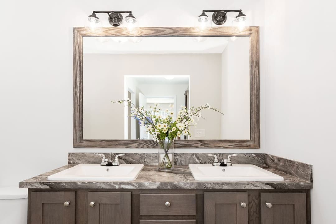 Somerset dr bathroom home features