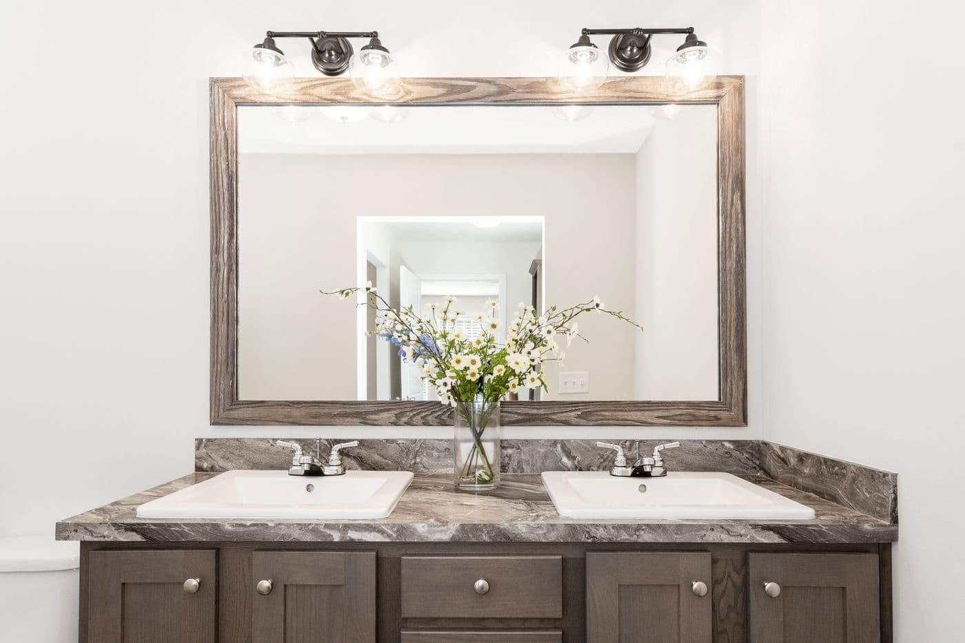 Somerset dr bathroom home features