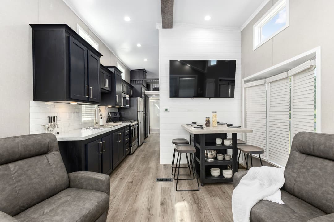 Island 6448p interior home features