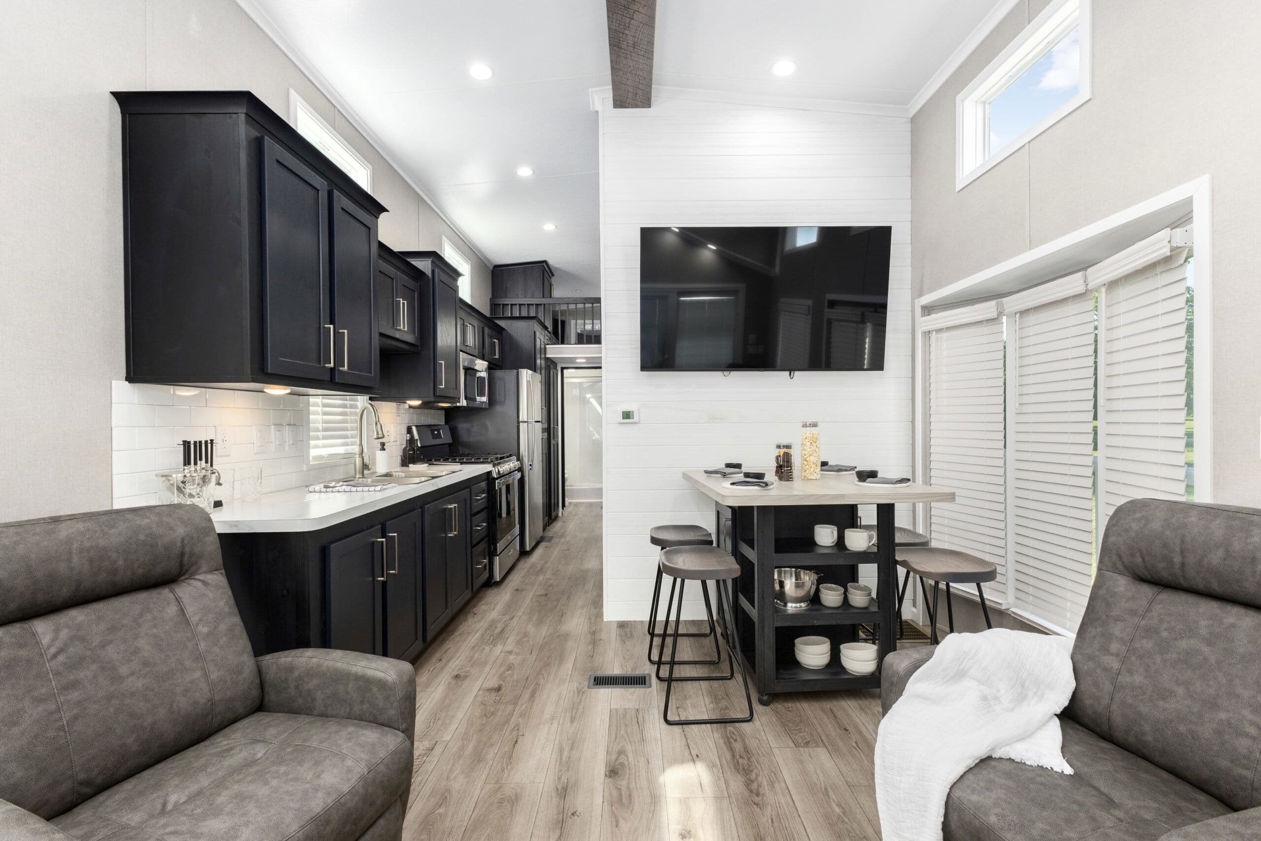 Island 6448p interior home features