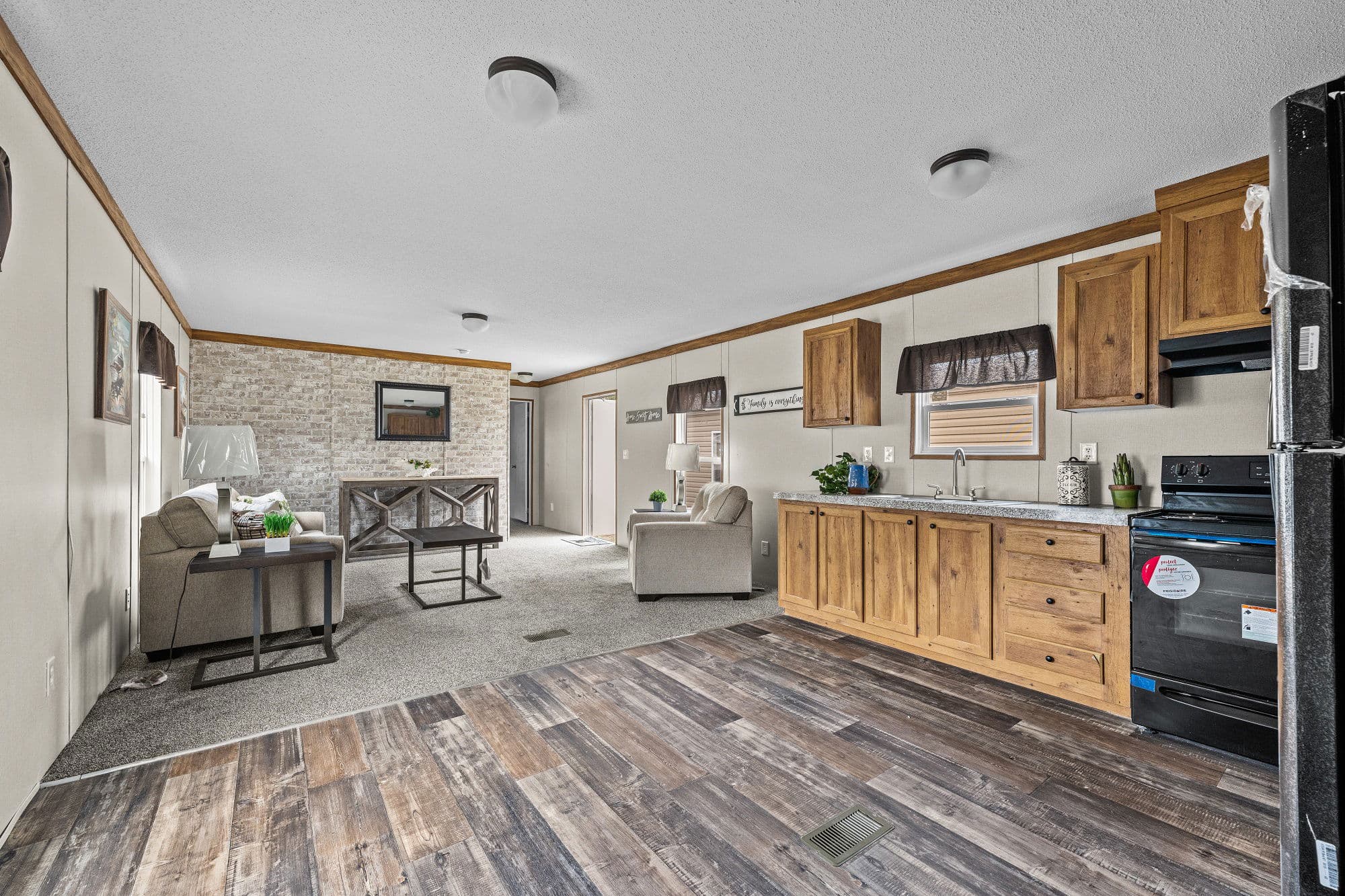 Dash 2 interior home features