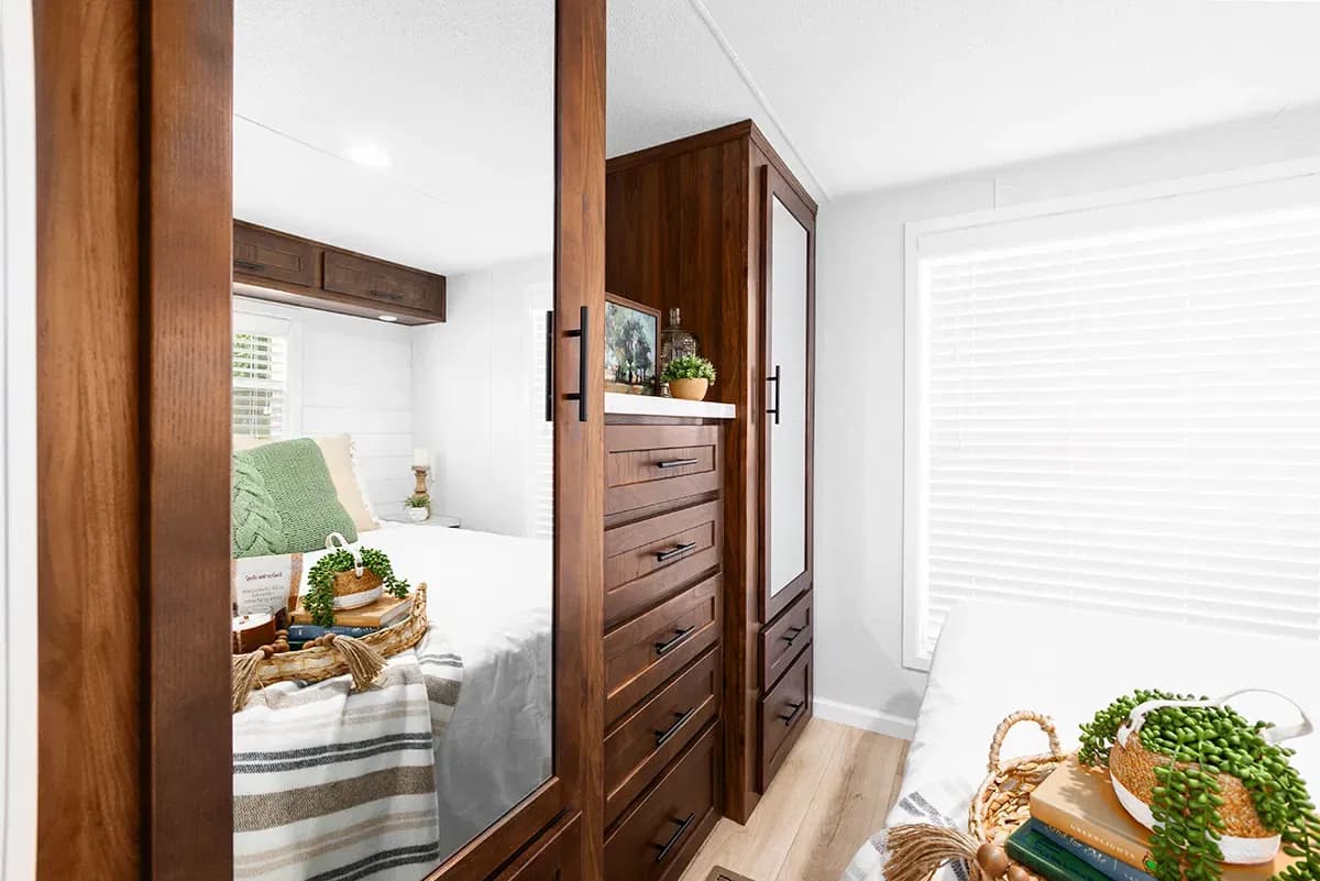 Island 6265kr bedroom home features