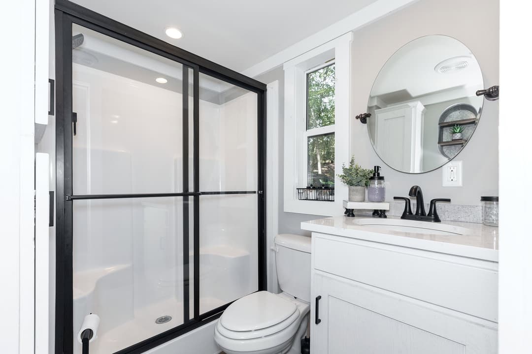 Desoto bathroom home features