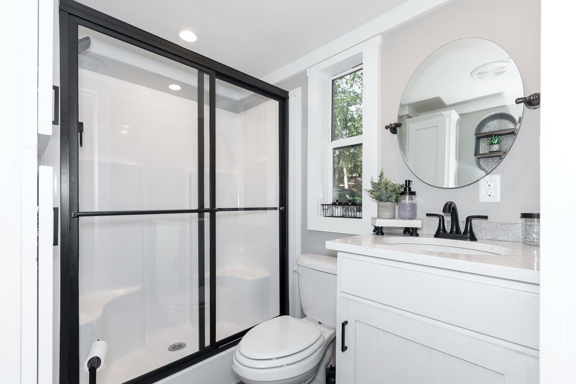Desoto bathroom home features