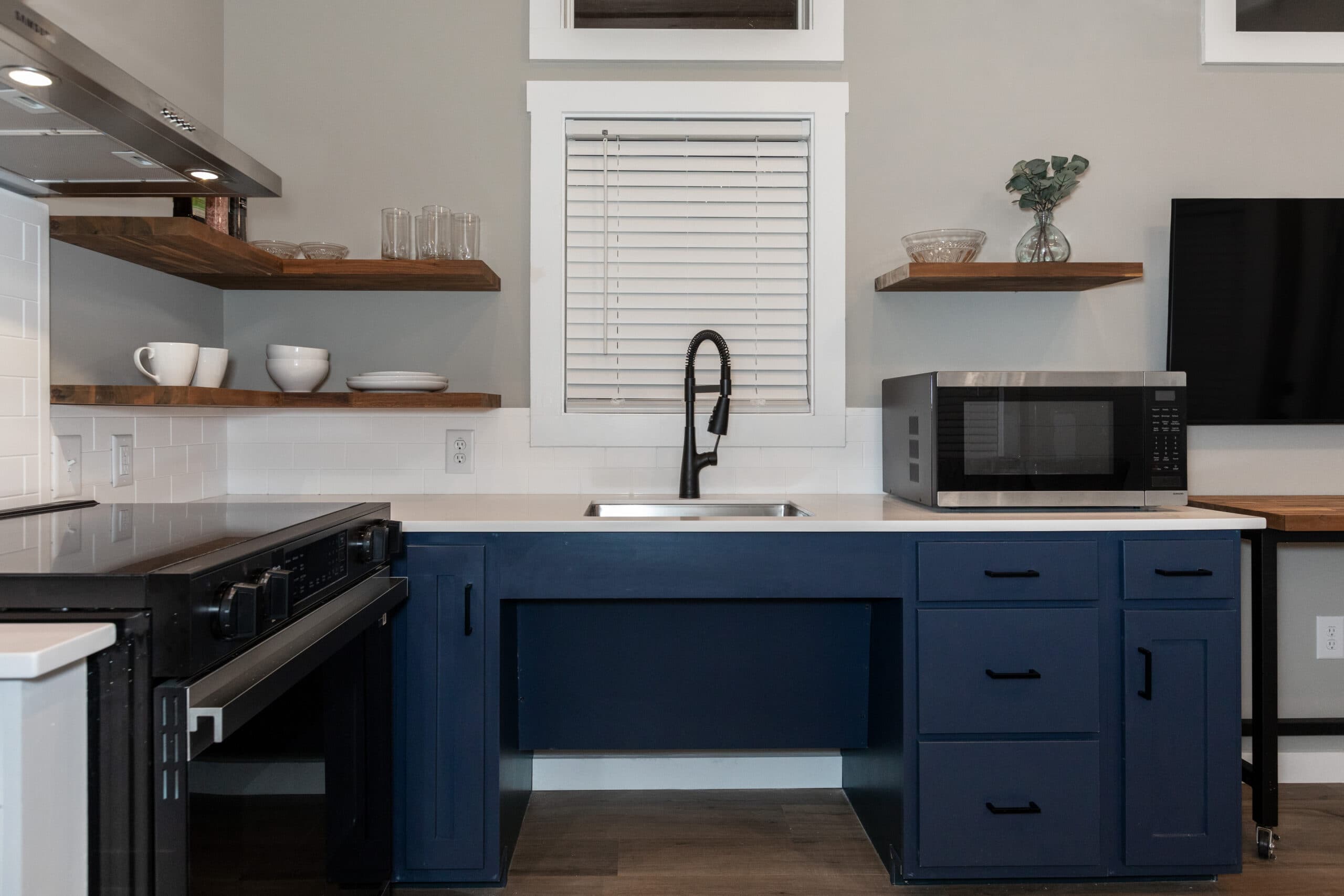 Blue springs kitchen home features