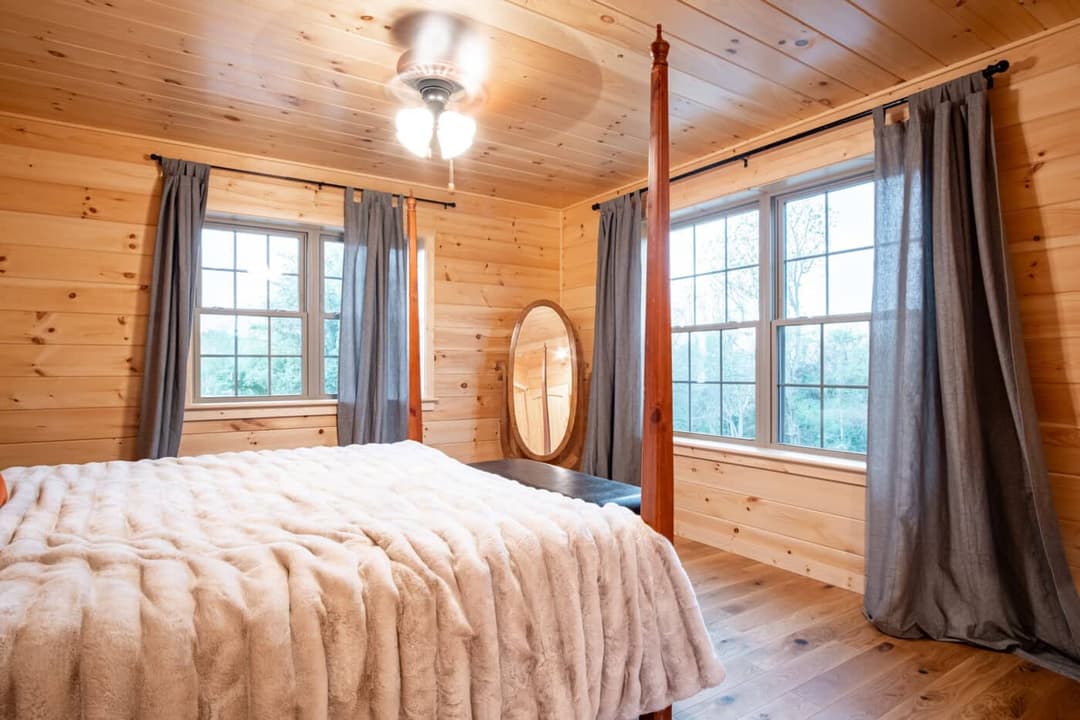 Alpine 2648 ii bedroom home features